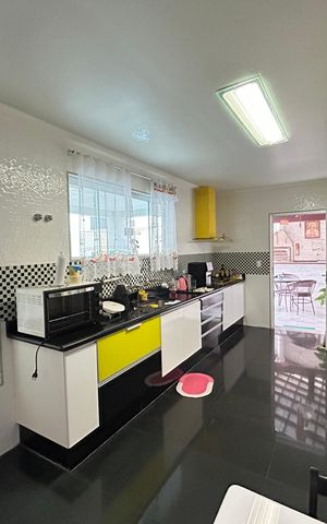 Casa de condomínio à venda com 400m², 4 quartos e 5 vagasCozinha