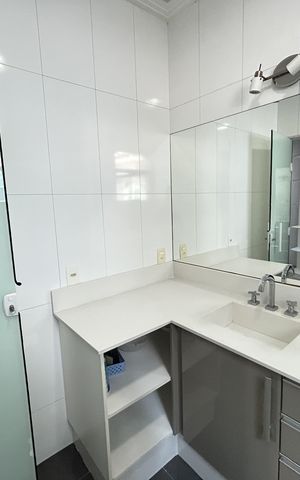 Casa de condomínio à venda com 400m², 4 quartos e 5 vagasBanheiro Quarto 3 - Suíte