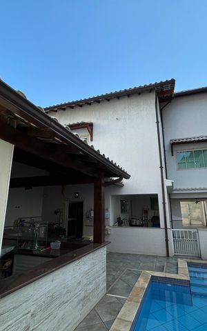 Casa de condomínio à venda com 400m², 4 quartos e 5 vagasFachada dos fundos
