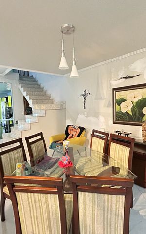 Casa de condomínio à venda com 400m², 4 quartos e 5 vagasSala de Jantar