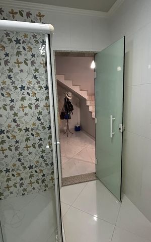Casa de condomínio à venda com 400m², 4 quartos e 5 vagasBanheiro Social
