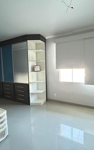 Casa de condomínio à venda com 400m², 4 quartos e 5 vagasQuarto 3 - Suíte