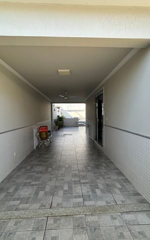 Casa de condomínio à venda com 400m², 4 quartos e 5 vagasGaragem