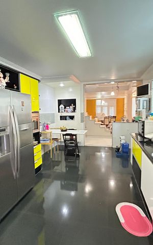 Casa de condomínio à venda com 400m², 4 quartos e 5 vagasCozinha