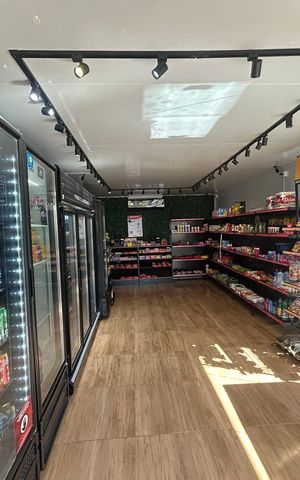 Casa de condomínio à venda com 400m², 4 quartos e 5 vagasÁrea comum mercado