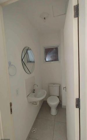 Casa de condomínio para alugar com 65m², 2 quartos e 1 vaga Casa de condomínio para alugar com 65m², 2 quartos e 1 vagaBanheiro
