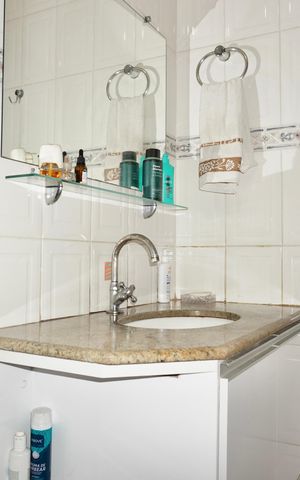 Casa à venda com 210m², 3 quartos e 3 vagas Casa à venda com 210m², 3 quartos e 3 vagasBanheiro Social