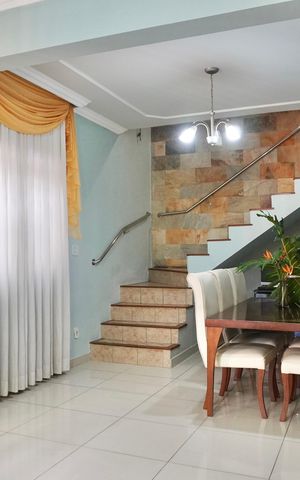 Casa à venda com 210m², 3 quartos e 3 vagas