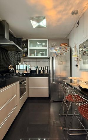 Apartamento à venda com 270m², 4 quartos e 2 vagas Apartamento à venda com 270m², 4 quartos e 2 vagasCozinha