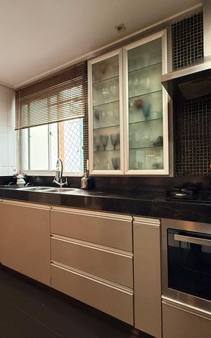 Apartamento à venda com 270m², 4 quartos e 2 vagas Apartamento à venda com 270m², 4 quartos e 2 vagasCozinha