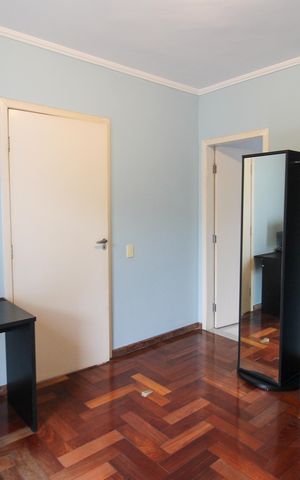 Casa à venda com 380m², 4 quartos e 5 vagas Casa à venda com 380m², 4 quartos e 5 vagasQuarto 2