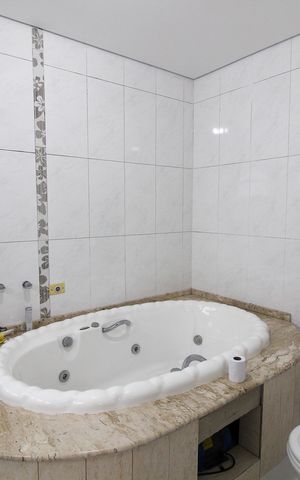 Casa à venda com 380m², 4 quartos e 5 vagas Casa à venda com 380m², 4 quartos e 5 vagasBanheiro do quarto 4