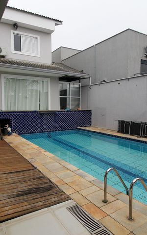 Casa à venda com 380m², 4 quartos e 5 vagas Casa à venda com 380m², 4 quartos e 5 vagasPiscina