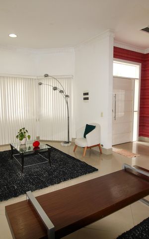 Casa à venda com 380m², 4 quartos e 5 vagas Casa à venda com 380m², 4 quartos e 5 vagasSala