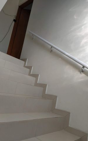 Casa à venda com 204m², 3 quartos e 6 vagas Casa à venda com 204m², 3 quartos e 6 vagasEscada