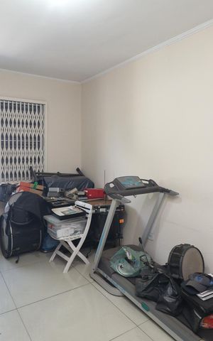 Casa à venda com 310m², 5 quartos e 2 vagas Casa à venda com 310m², 5 quartos e 2 vagasQuarto 1