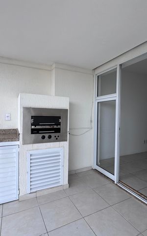 Apartamento à venda com 81m², 3 quartos e 1 vaga Apartamento à venda com 81m², 3 quartos e 1 vagaVaranda