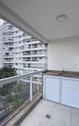Apartamento à venda com 81m², 3 quartos e 1 vaga Apartamento à venda com 81m², 3 quartos e 1 vagaVaranda