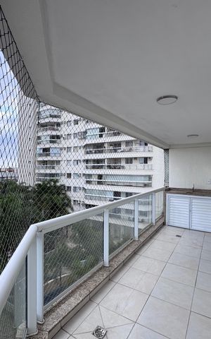 Apartamento à venda com 81m², 3 quartos e 1 vaga Apartamento à venda com 81m², 3 quartos e 1 vagaVaranda