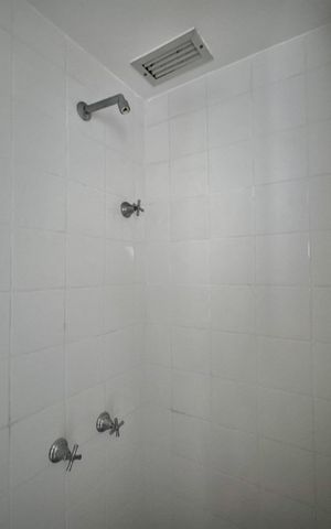 Apartamento à venda com 81m², 3 quartos e 1 vaga Apartamento à venda com 81m², 3 quartos e 1 vagaCozinha e Área de Serviço - Banheiro