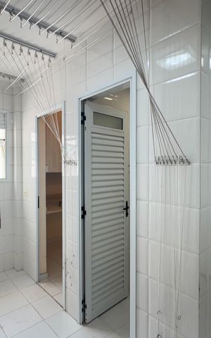 Apartamento à venda com 144m², 3 quartos e 2 vagas Apartamento à venda com 144m², 3 quartos e 2 vagasÁrea de Serviço