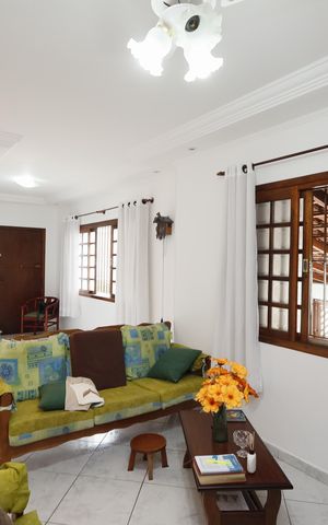 Casa à venda com 121m², 3 quartos e 2 vagasSala 