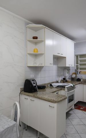 Casa à venda com 121m², 3 quartos e 2 vagasCozinha - Armários