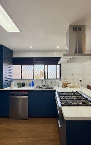 Apartamento à venda com 148m², 3 quartos e 3 vagas Apartamento à venda com 148m², 3 quartos e 3 vagasCozinha