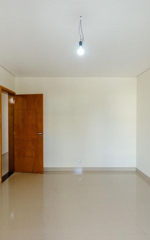 Casa à venda com 150m², 3 quartos e 2 vagas Casa à venda com 150m², 3 quartos e 2 vagasSuíte