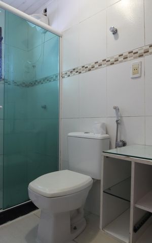 Casa de condomínio à venda com 60m², 2 quartos e 2 vagasBanheiro Social