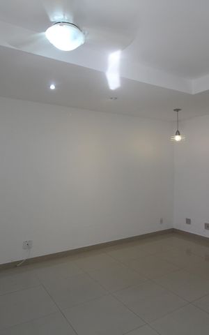 Casa de condomínio à venda com 60m², 2 quartos e 2 vagasSala
