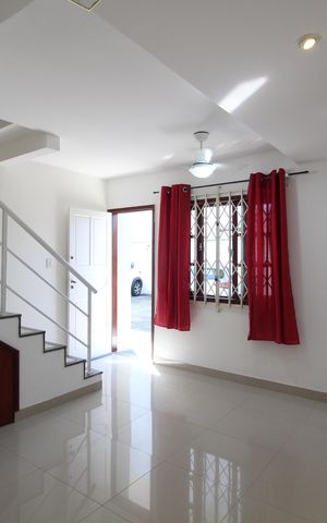 Casa de condomínio à venda com 60m², 2 quartos e 2 vagasSala