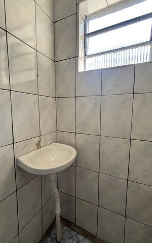 Casa à venda com 252m², 4 quartos e 6 vagas Casa à venda com 252m², 4 quartos e 6 vagasBanheiro da Edícula