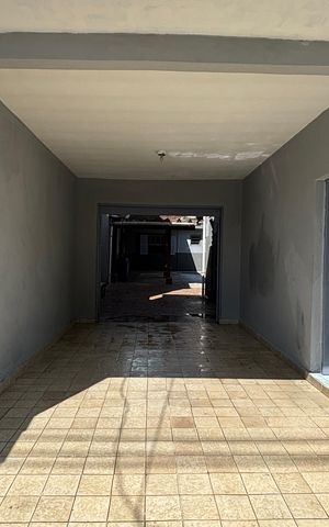 Casa à venda com 252m², 4 quartos e 6 vagas Casa à venda com 252m², 4 quartos e 6 vagasGaragem