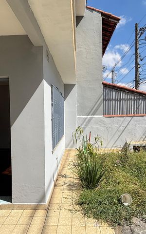 Casa à venda com 252m², 4 quartos e 6 vagas Casa à venda com 252m², 4 quartos e 6 vagasGaragem