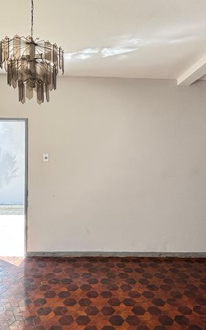 Casa à venda com 252m², 4 quartos e 6 vagas Casa à venda com 252m², 4 quartos e 6 vagasSala