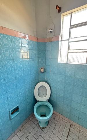 Casa à venda com 252m², 4 quartos e 6 vagas Casa à venda com 252m², 4 quartos e 6 vagasBanheiro 1