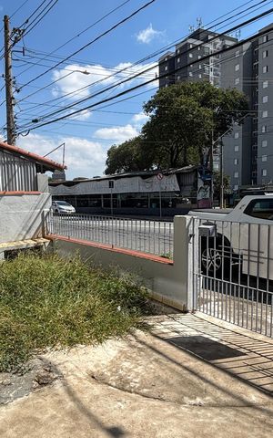 Casa à venda com 252m², 4 quartos e 6 vagas Casa à venda com 252m², 4 quartos e 6 vagasGaragem