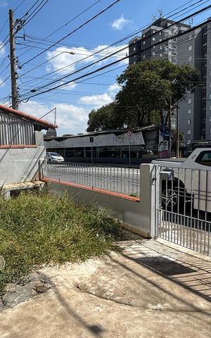 Casa à venda com 252m², 4 quartos e 6 vagas Casa à venda com 252m², 4 quartos e 6 vagasGaragem