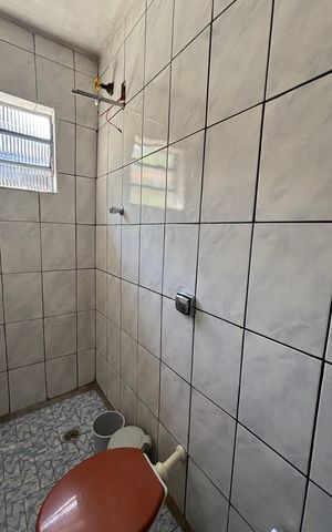 Casa à venda com 252m², 4 quartos e 6 vagas Casa à venda com 252m², 4 quartos e 6 vagasBanheiro da Edícula
