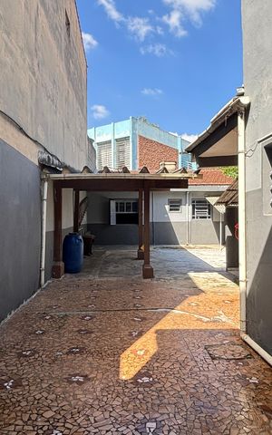 Casa à venda com 252m², 4 quartos e 6 vagas Casa à venda com 252m², 4 quartos e 6 vagasQuintal