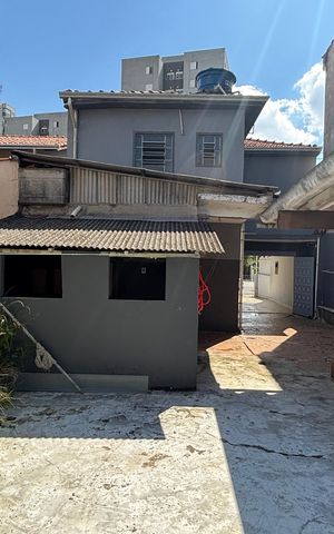 Casa à venda com 252m², 4 quartos e 6 vagas Casa à venda com 252m², 4 quartos e 6 vagasQuintal