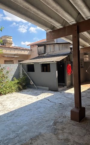 Casa à venda com 252m², 4 quartos e 6 vagas Casa à venda com 252m², 4 quartos e 6 vagasQuintal