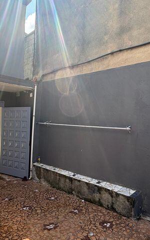 Casa à venda com 252m², 4 quartos e 6 vagas Casa à venda com 252m², 4 quartos e 6 vagasQuintal