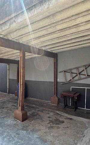 Casa à venda com 252m², 4 quartos e 6 vagas Casa à venda com 252m², 4 quartos e 6 vagasQuintal