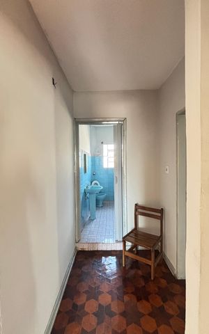 Casa à venda com 252m², 4 quartos e 6 vagas Casa à venda com 252m², 4 quartos e 6 vagasCorredor