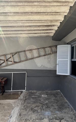 Casa à venda com 252m², 4 quartos e 6 vagas Casa à venda com 252m², 4 quartos e 6 vagasQuintal