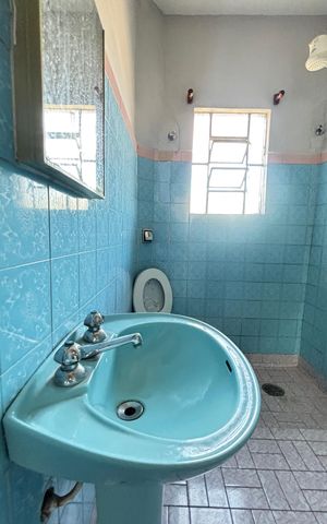 Casa à venda com 252m², 4 quartos e 6 vagas Casa à venda com 252m², 4 quartos e 6 vagasBanheiro 1