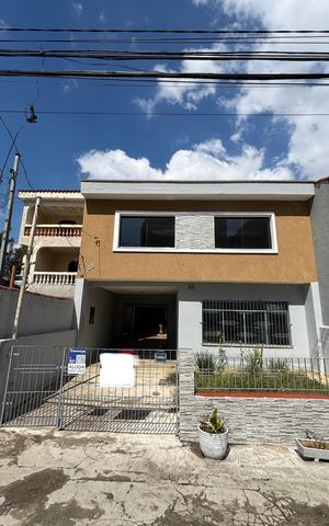 Casa à venda com 252m², 4 quartos e 6 vagas Casa à venda com 252m², 4 quartos e 6 vagasFachada