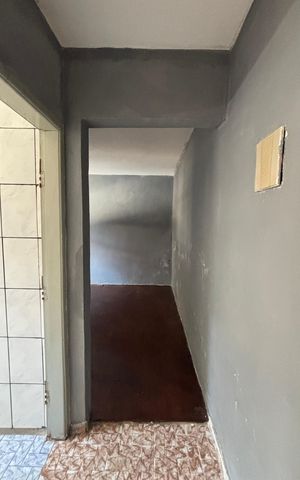 Casa à venda com 252m², 4 quartos e 6 vagas Casa à venda com 252m², 4 quartos e 6 vagasCorredor da Edícula